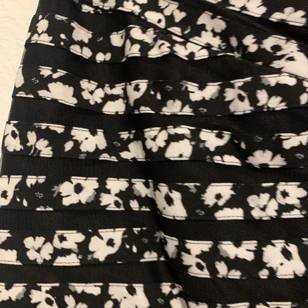 White House Black Market Floral Zig Zag Pencil Straight Skirt Women's Size 00 - Picture 5 of 10